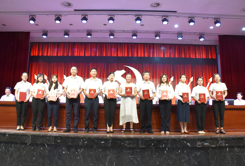 1625132196030035711.jpg 4表彰先进4.jpg