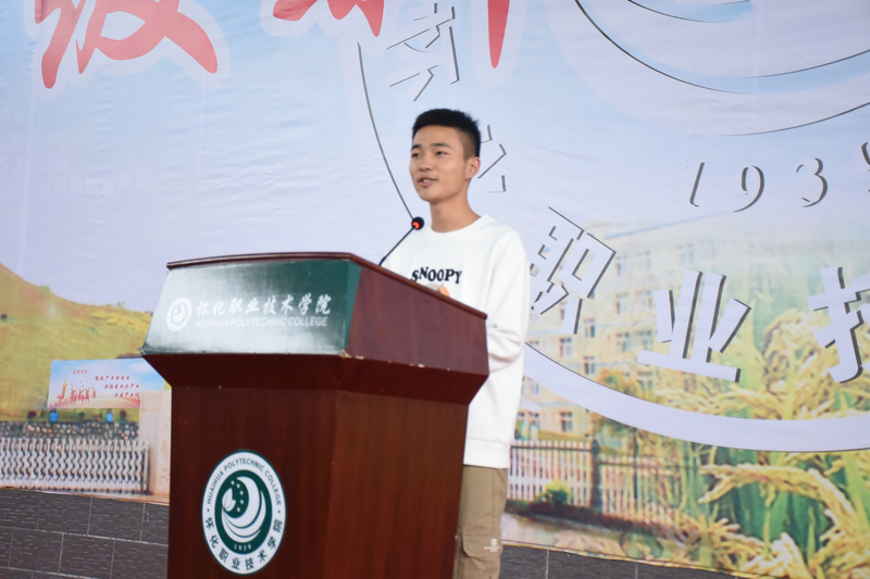 1635123996297013316.png 钟琦.png