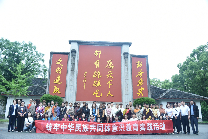 1683686458481074341.jpg 合影.jpg